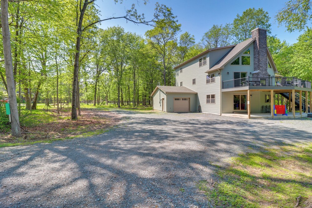 Hot Tub & Community Beach: Albrightsville Home!