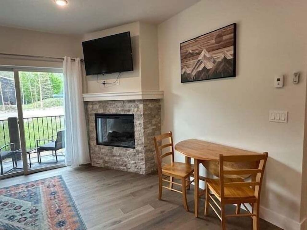 Luxury Stay Meets Family Fun: Premier 1br Retreat 1 Bedroom Condo