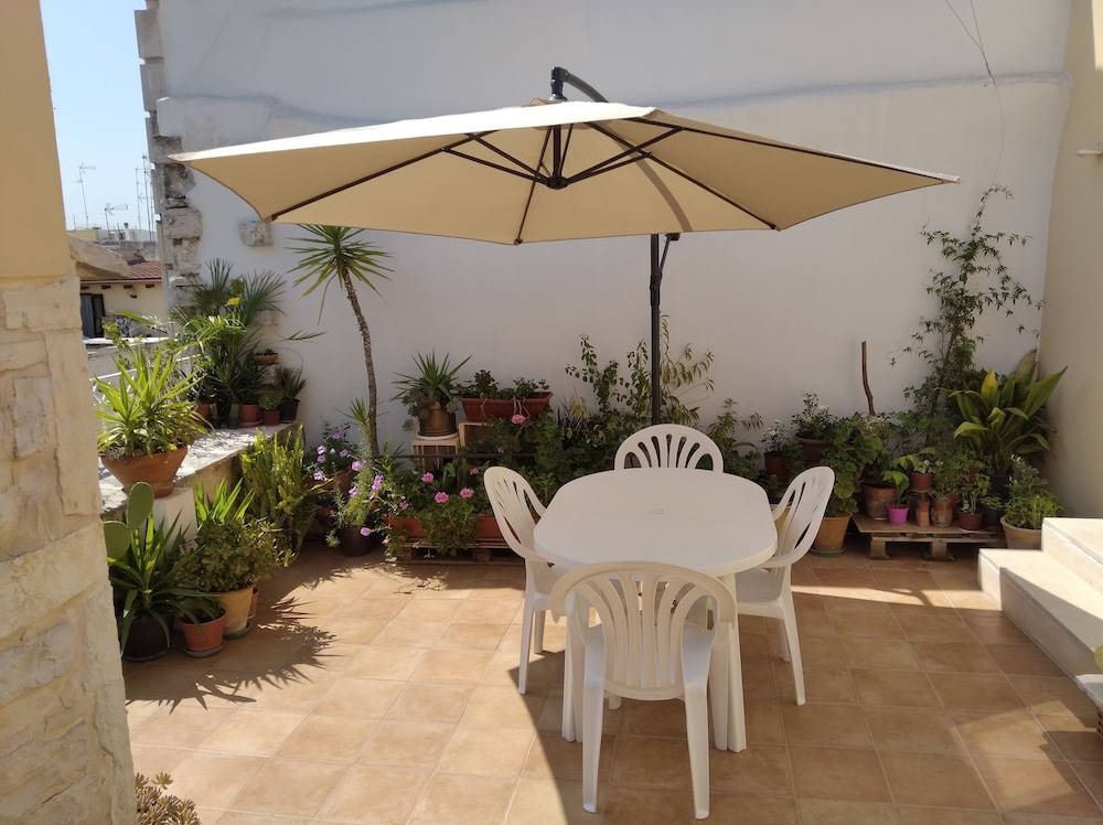 ATTICA B&B