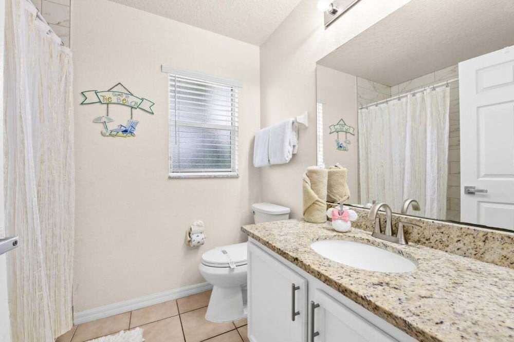 Oak Island Gem Cozy 4br Pool Home Near Disney 4 Bedroom Villa