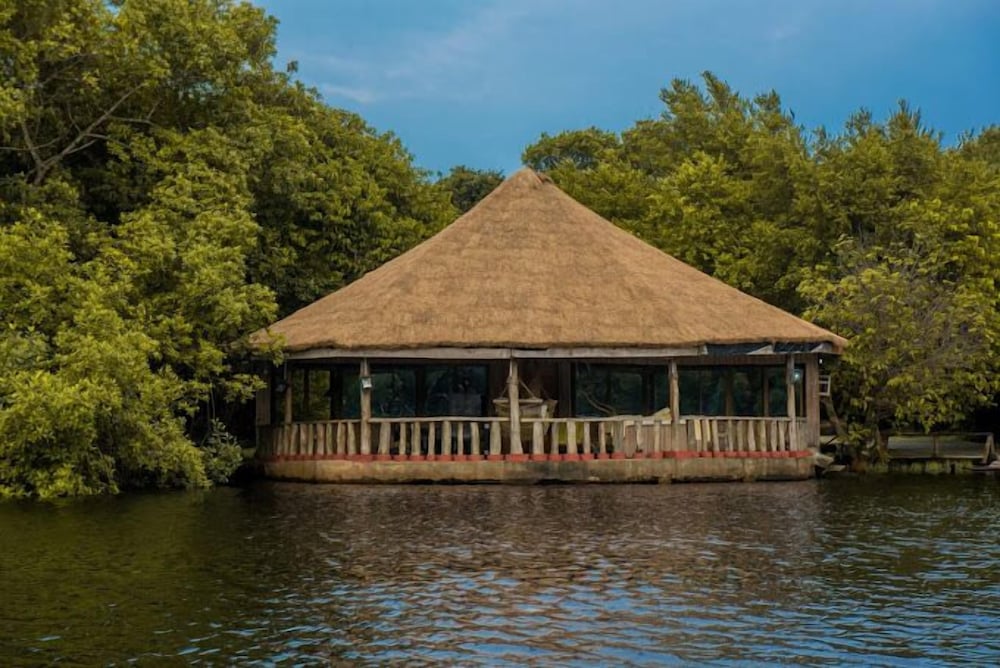 La Campagne Tropicana Beach Resort
