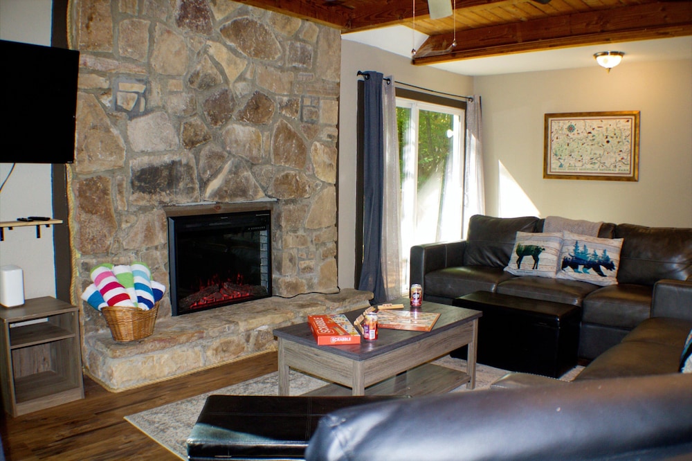 Scenic Solitude 3 Bedroom Cabin