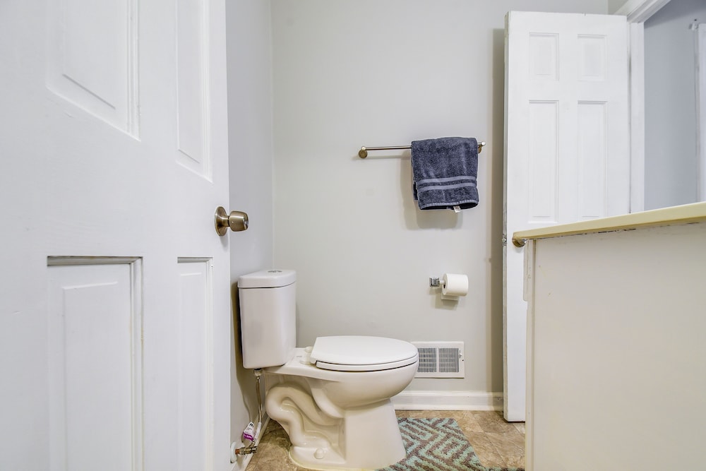 2 Mi to Dtwn: Spacious Home in Cary w/ Deck, photo 31