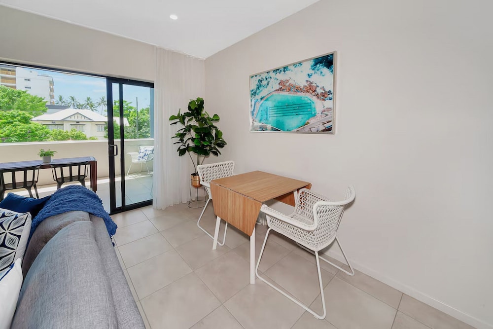 Coastal 2-bed With Parking & Pool by the Ocean