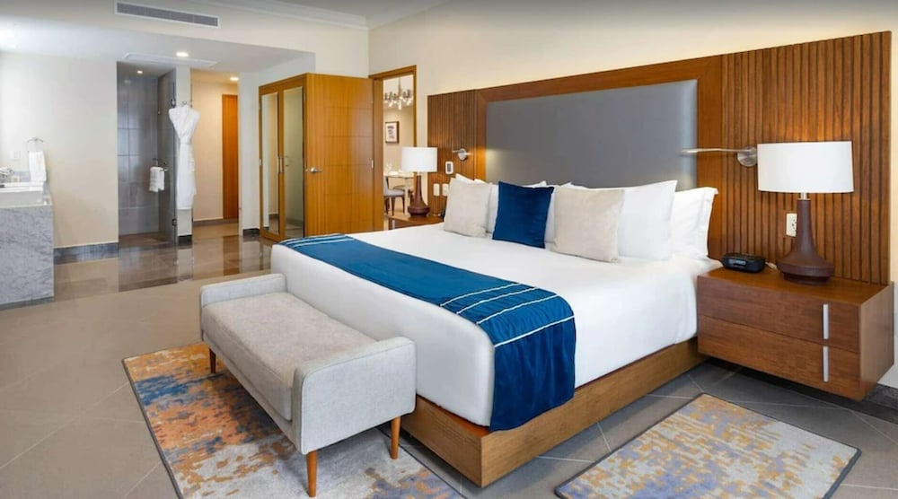 2BD Villa La Valencia Ocean View 5 Star Resort