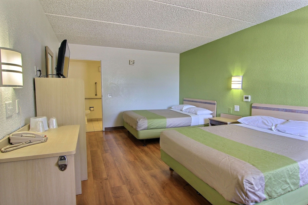 Motel 6 Austin, TX - Central Downtown UT