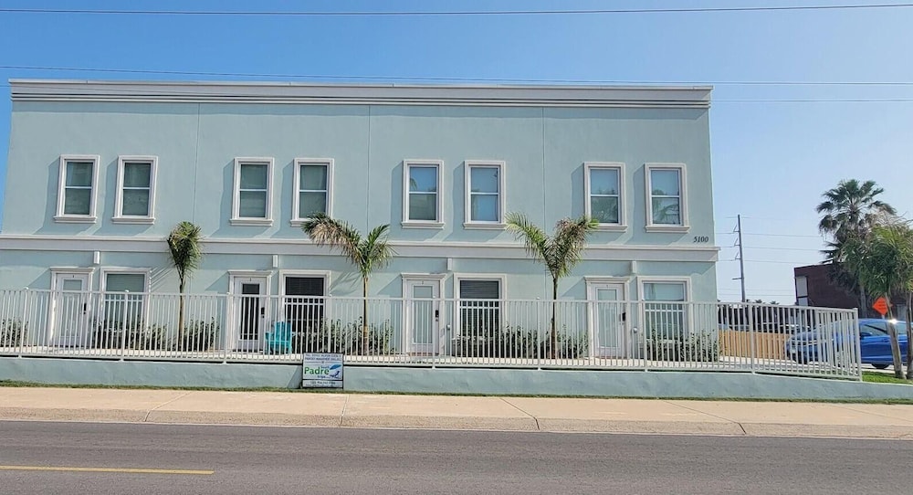 Villas De Laguna 2 3 Bedroom Townhouse
