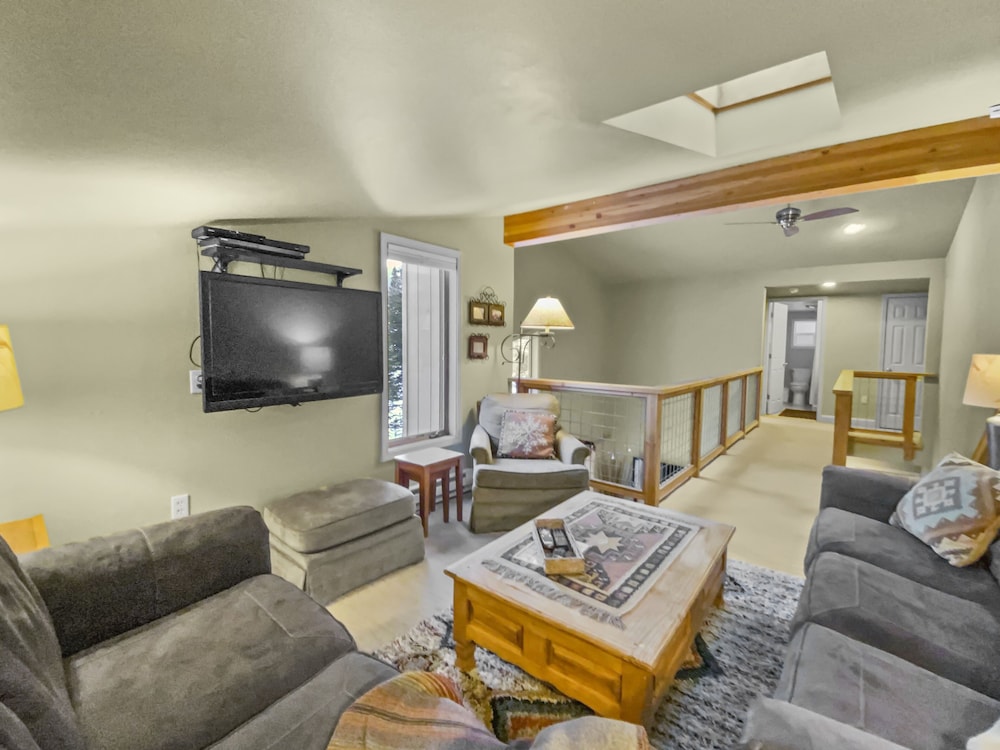 Peak Seven  2 Bedroom Home by RedAwning