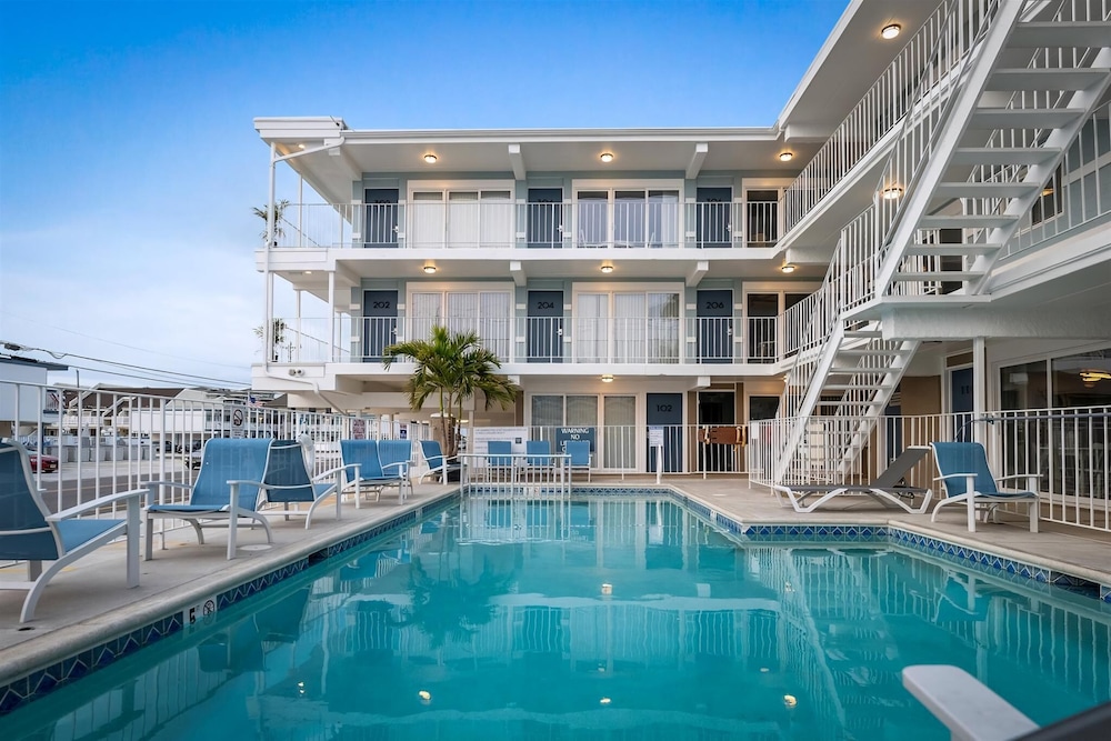 The Harbor Light Family Resort