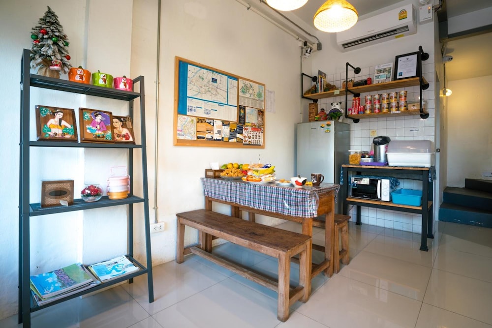 D Hub Hostel