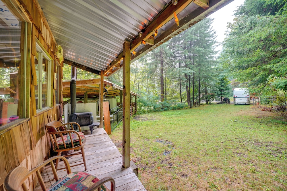 Explore Mt St Helens: A-frame Chalet w/ Deck!