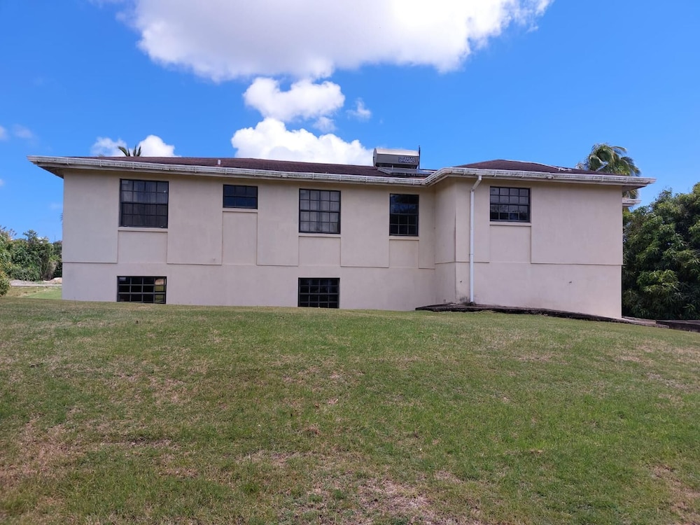 Beautiful 2-bed House in St George