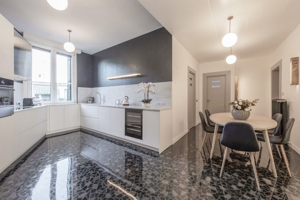 Milan Royal Suites & Luxury Apartments