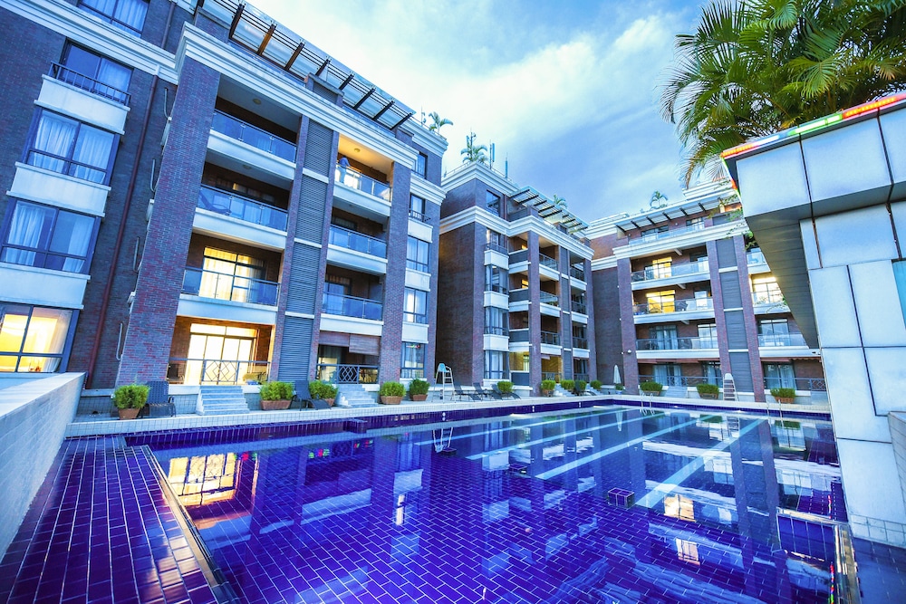 Elizabeth Royal Apartments
