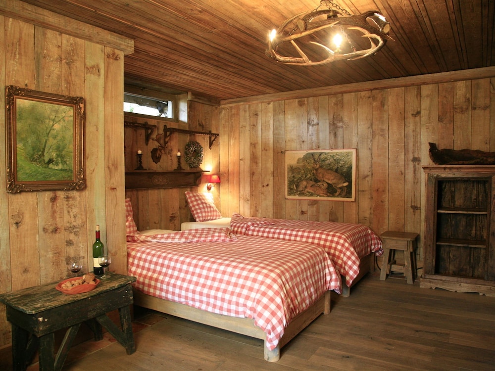 Luxurious Chalet with Hot Tub & Sauna in Thirimont view 4