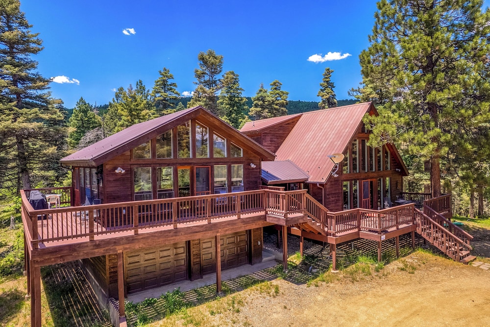 2 Min to Hiking: Cabin w/ Deck in Angel Fire