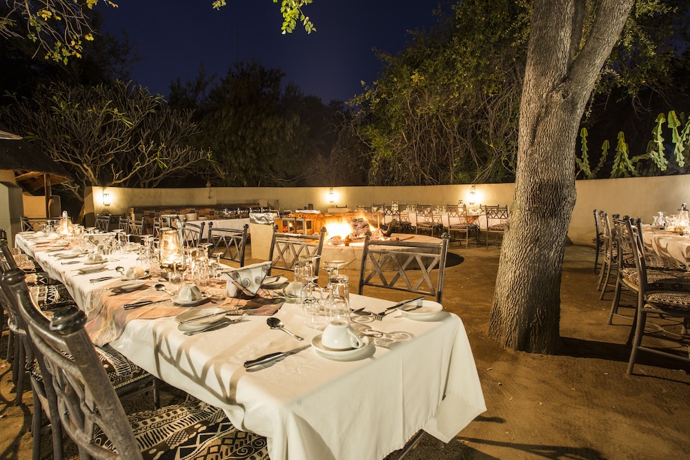 Nyati Safari Lodge
