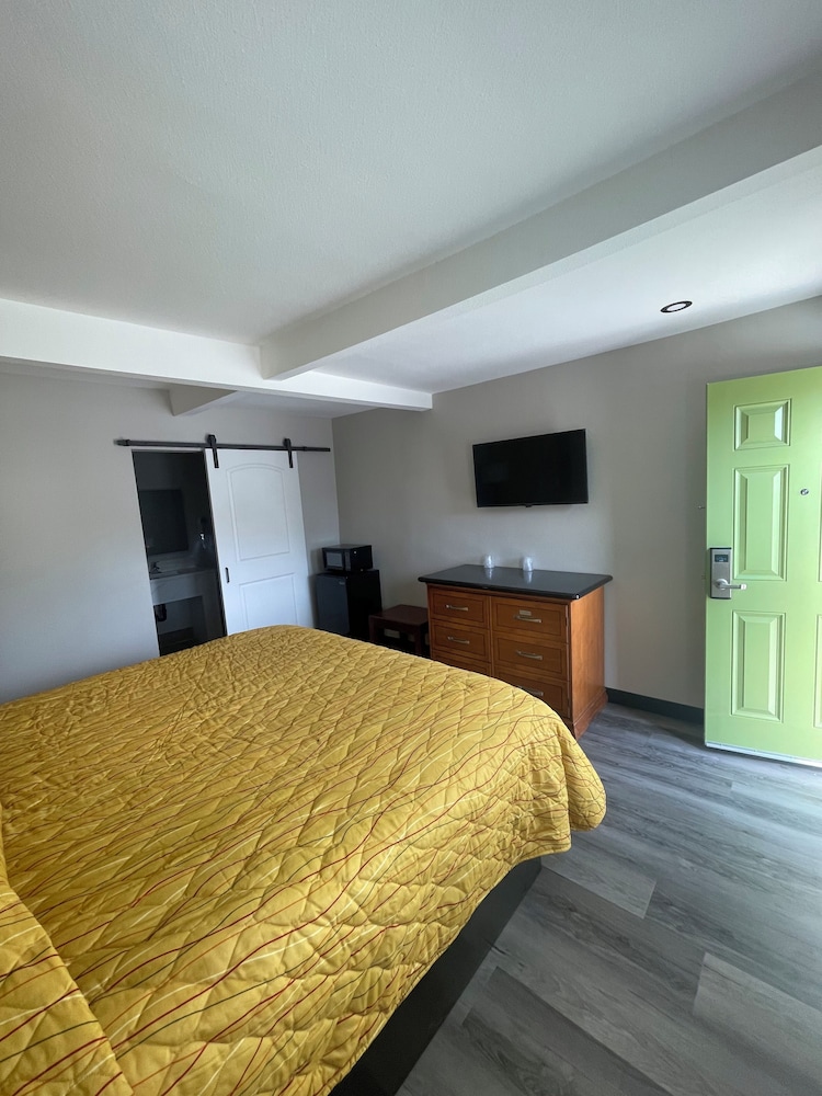 Stadium Inn & Spas
