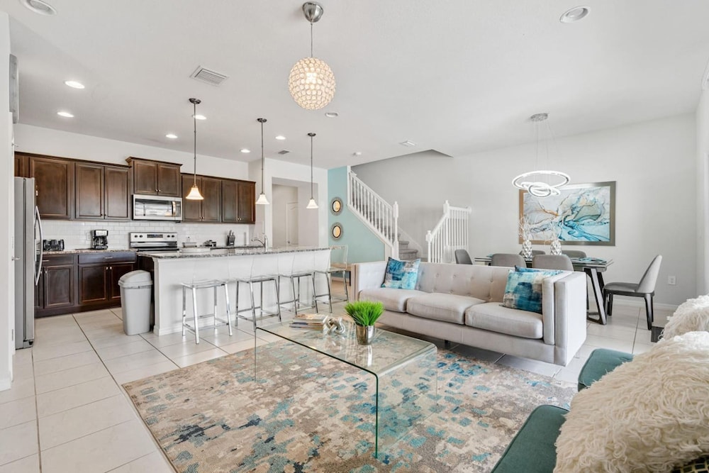 Spacious 5BR Villa w Private Pool Near Disney