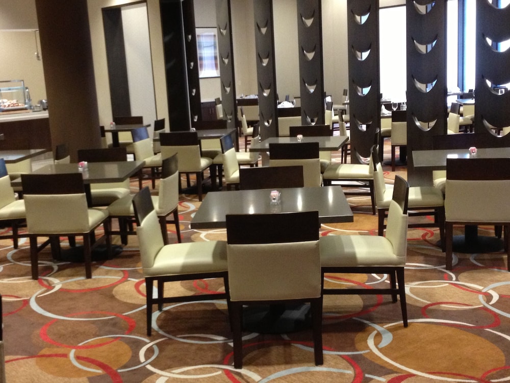 Elizabeth Vacations - Embassy Suites Newark Airport - Property Image 3