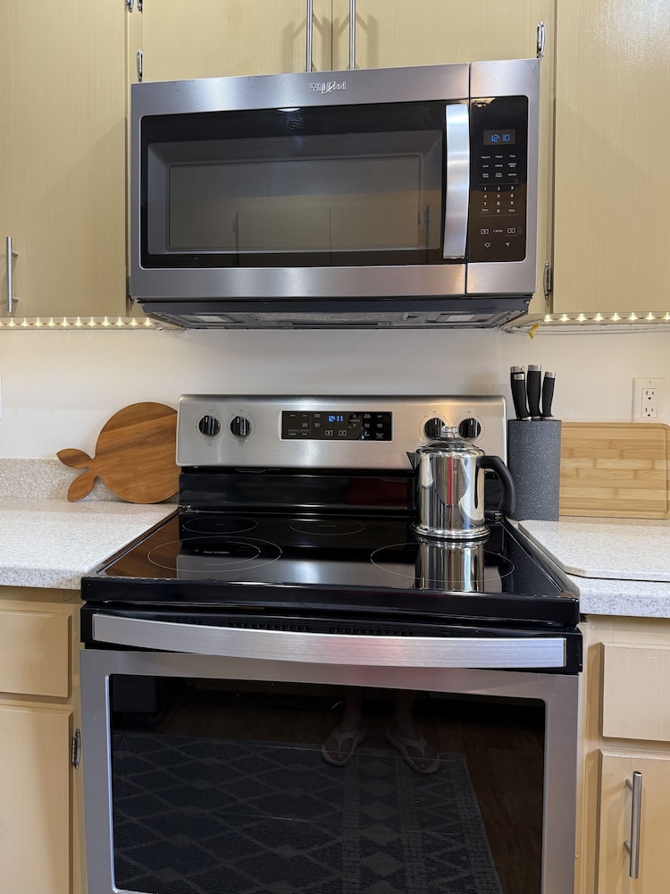 Naples Park Cottage 106th 6 Blocks Off Ocean 2 Bedroom Home