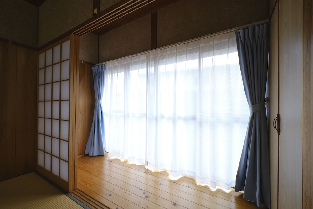 Vacation rentals -un- view 5