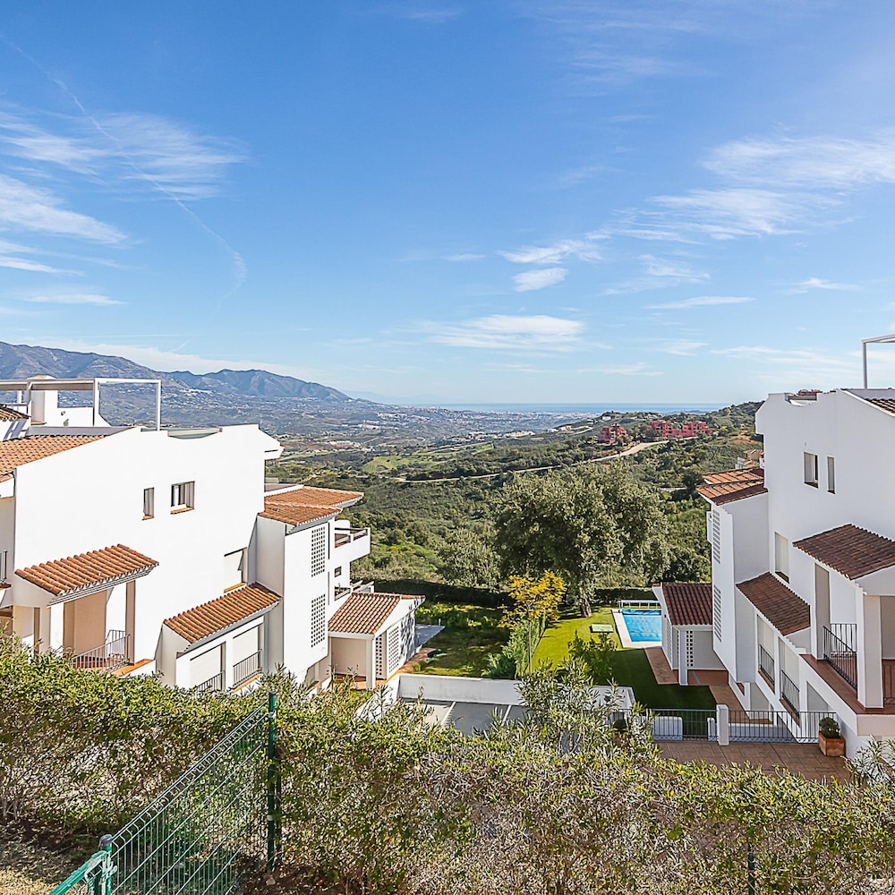 Apt Mairena Forest sea View Pool