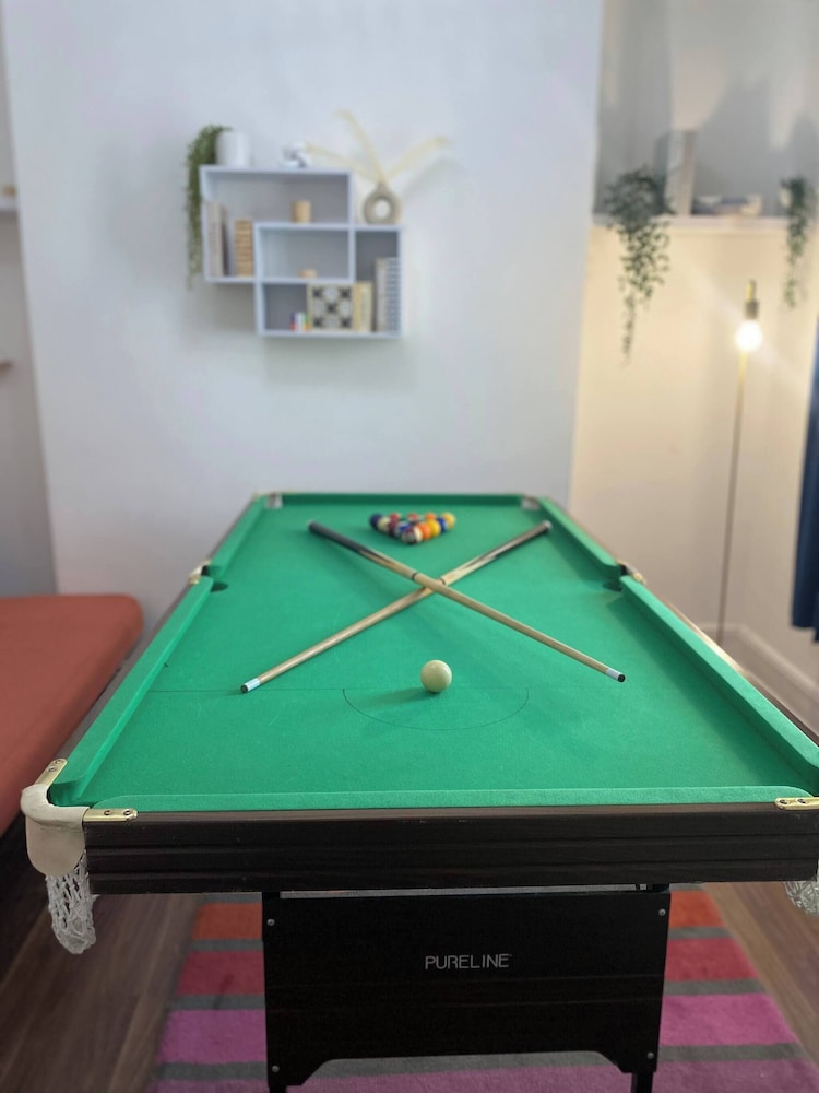 Modern Townhouse-free Parking-game Room-w-ifi