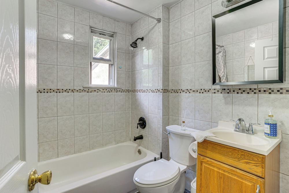 Walkable Location: Pet-friendly Apartment in Lodi!