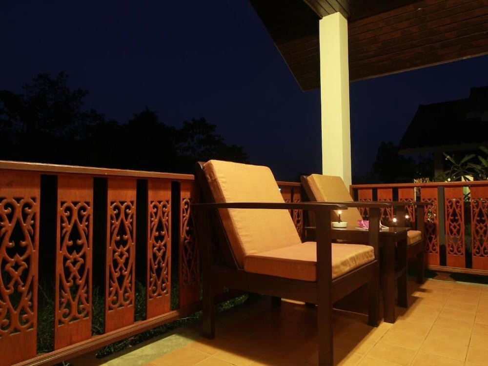 Baan Rim Klong Resort