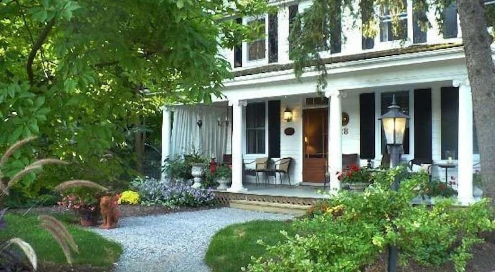 Niagara-on-the-Lake Vacations - Copper Dreams Bed and Breakfast - Property Image 1