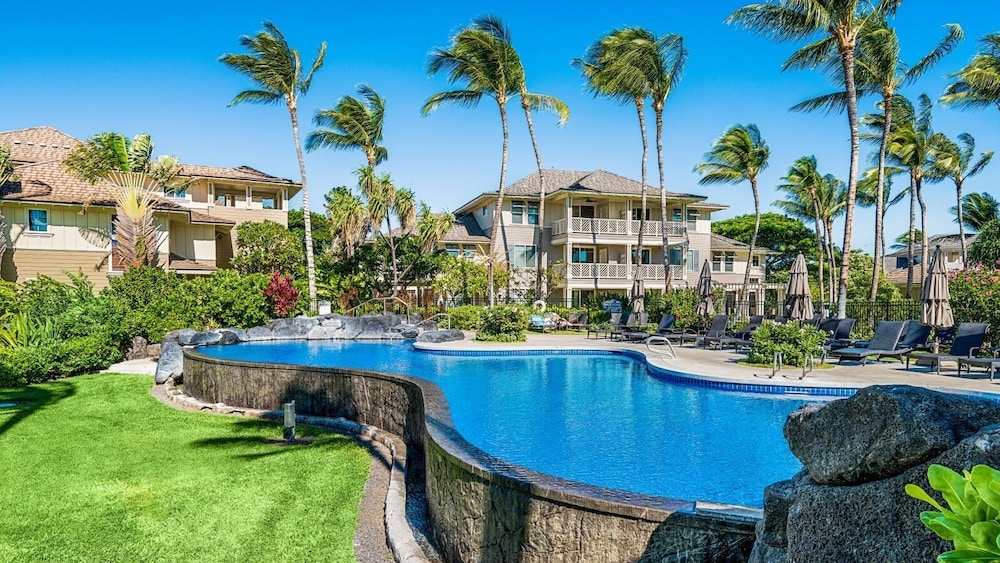 Top-floor Condo w/ Golf and Mountain Views - Pool, Gym, Wifi - Vrkcv