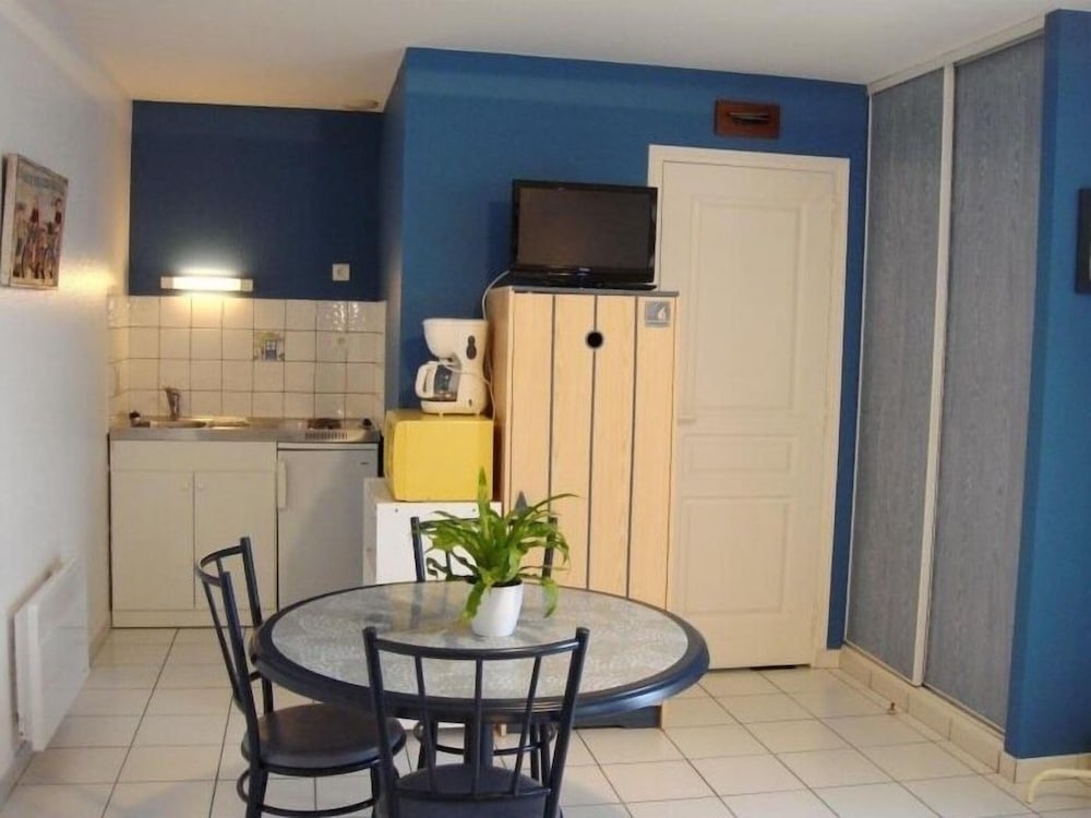 La Jacotiere en Pontorson — kitchen