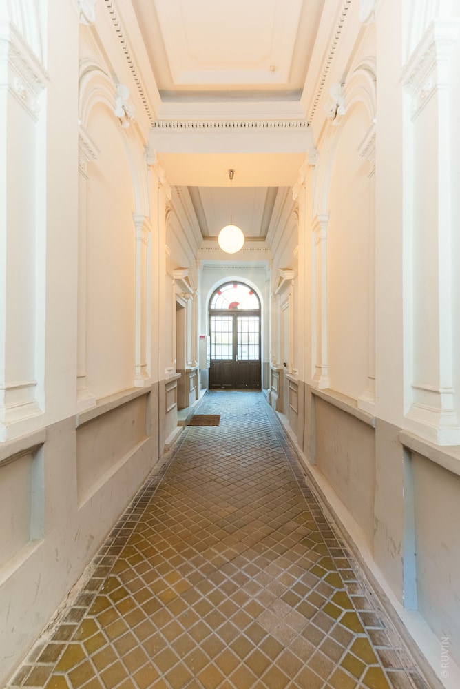 Luxurious and Bright, 5 min walk to city center