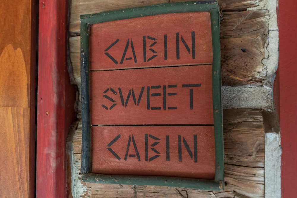Historic Log Cabin Quiet Return to Simpler Days