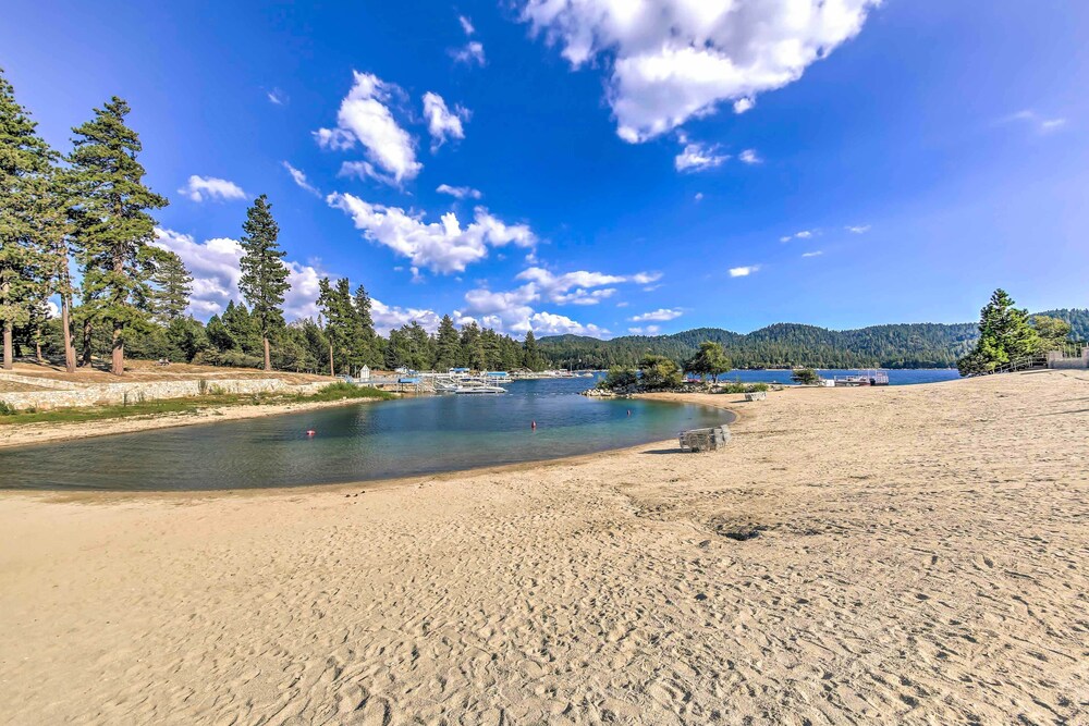 Walk to Lake Arrowhead Village: Gem w/ Lake Access