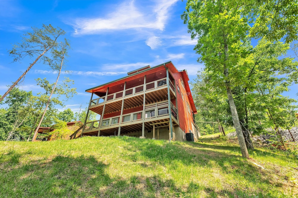 Black Bear Cabin Indoor Pool & Hot Tub Games 3 Bedroom Home by RedAwning view 2