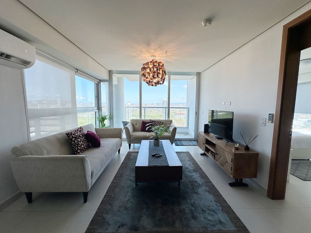 Pacific Cafe Classy 1-bedroom in Costa del Este
