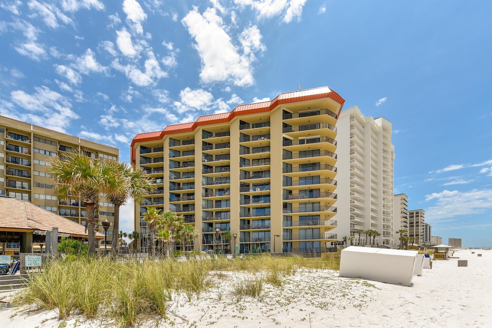 Summerhouse by Book That Condo