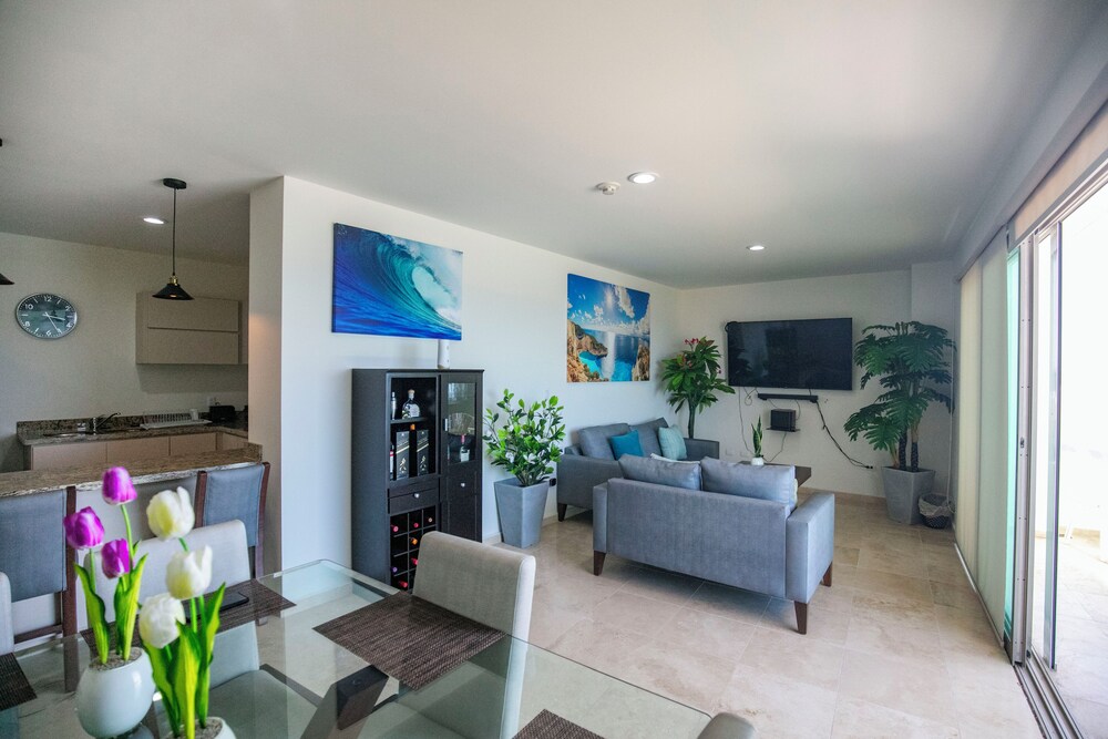 Elegant Condo at Playa Brujas