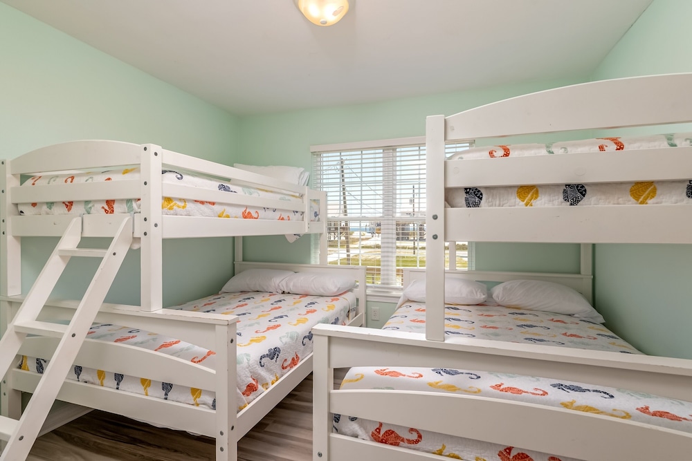Ohana - Amazing Views! A Short Stroll To Gulf Beach Access, Or Stay Home And Relax In The Hammocks And Ocean Breezes. 3 Bedroom Home by RedAwning view 5