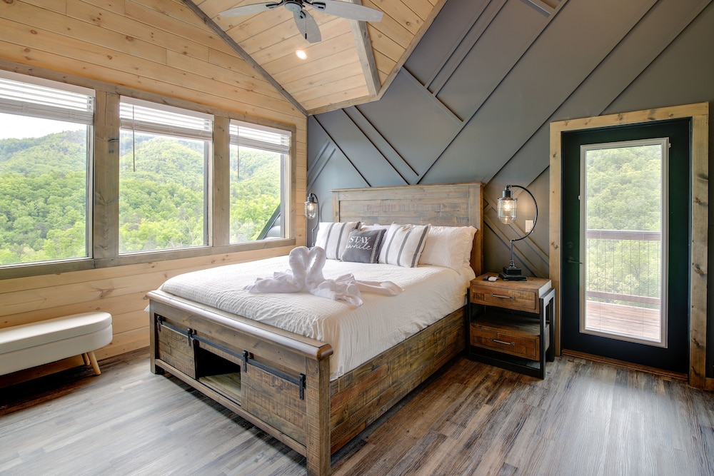 Luxury Sevierville Cabin w/ Private Hot Tub! view 5