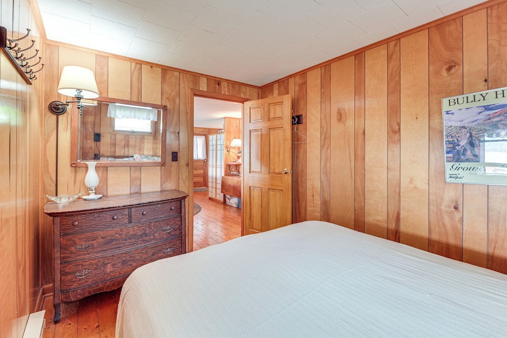 Dock & Rowboat: 'beechnut Bungalow' on Keuka Lake