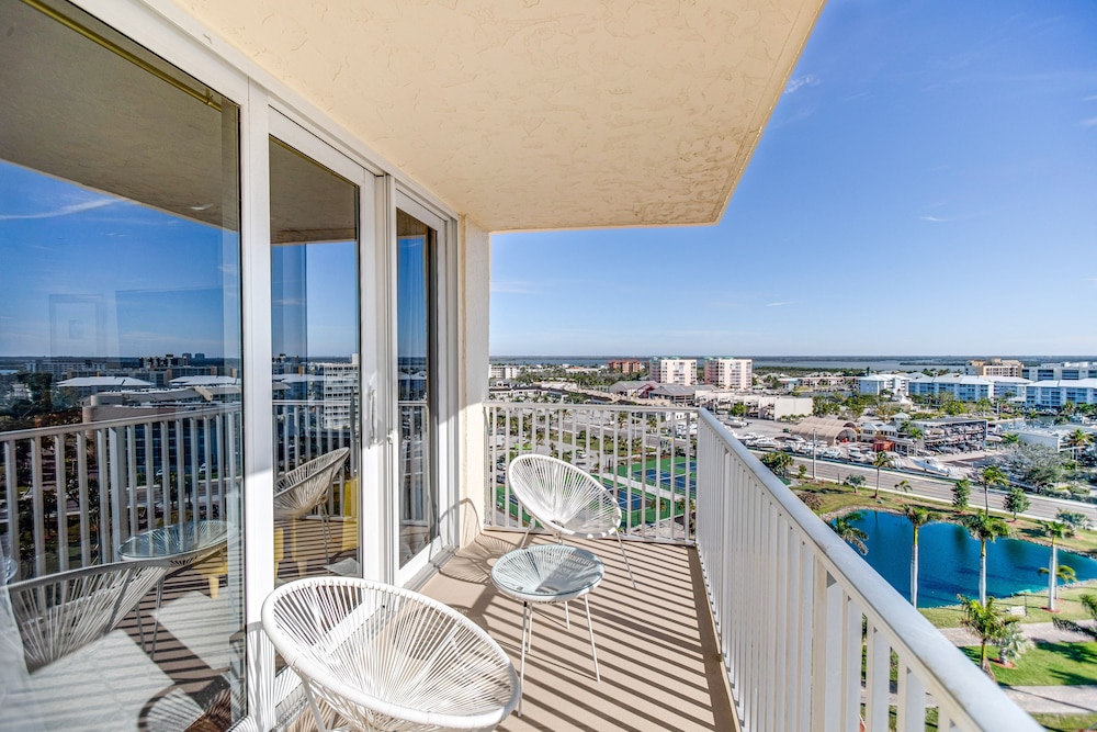 Fort Myers Beach Studio w/ Balcony & Views! view 4
