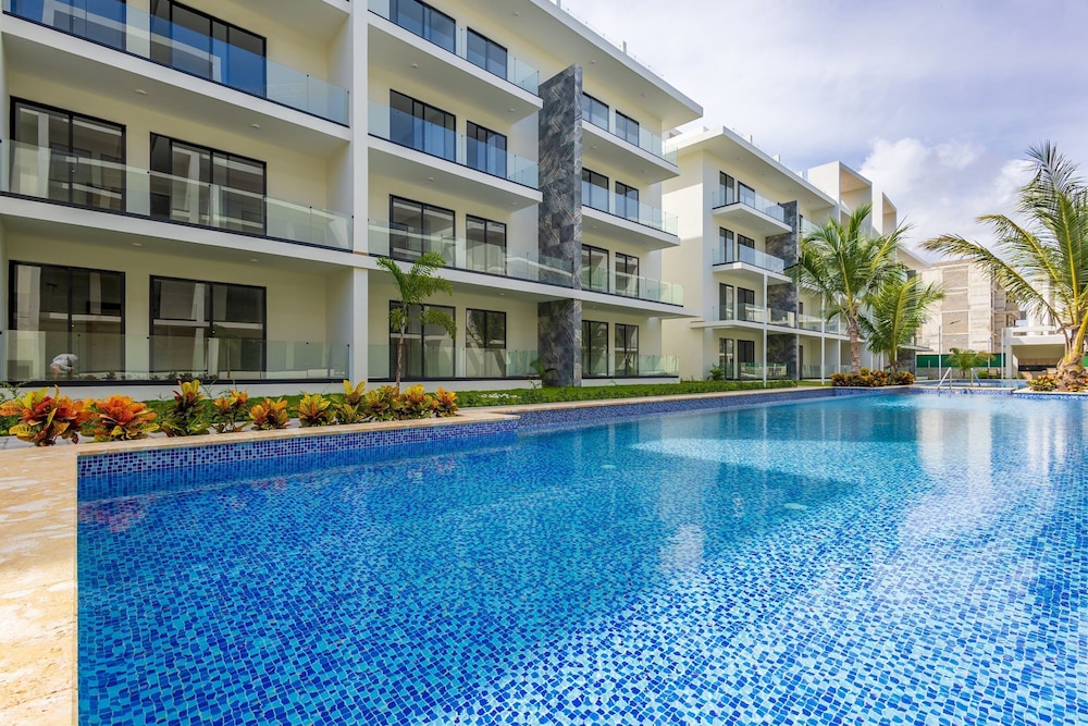 2BR Oasis in Eden Tropical - BBQ Pool Near Beach