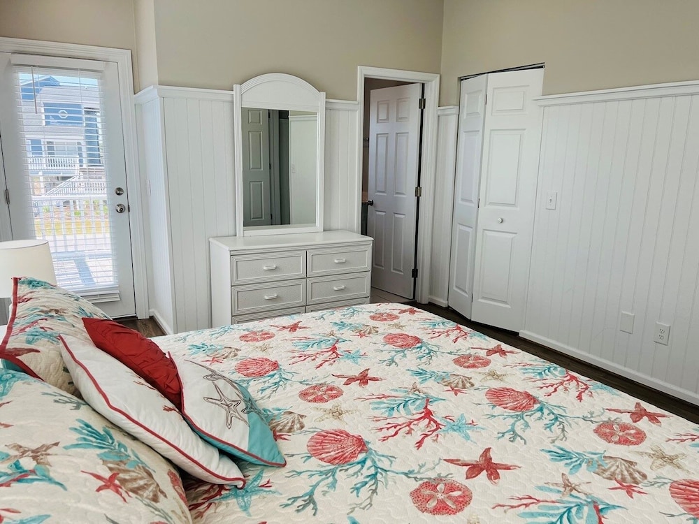 Fins / 1295 Ocean Blvd West 10 Bedroom Home