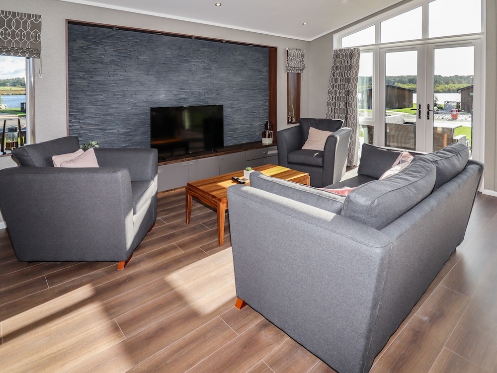 28 Delamere Point