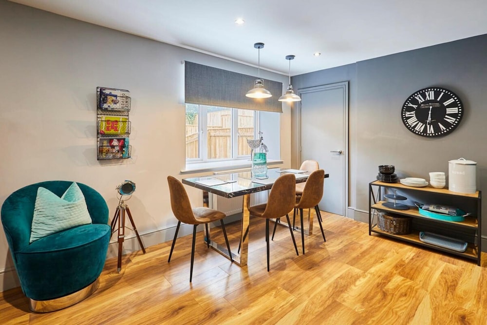 Host Stay Indigo River view 3
