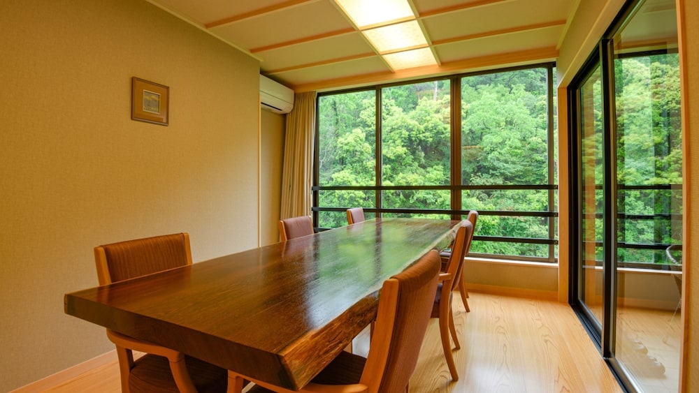 Yamanaka Onsen Shirasagiyu Tawaraya