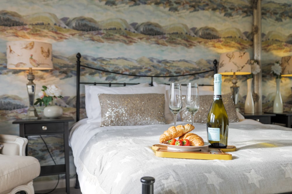 Serendipity- Romantic 1-bed Apt Ambleside view 5